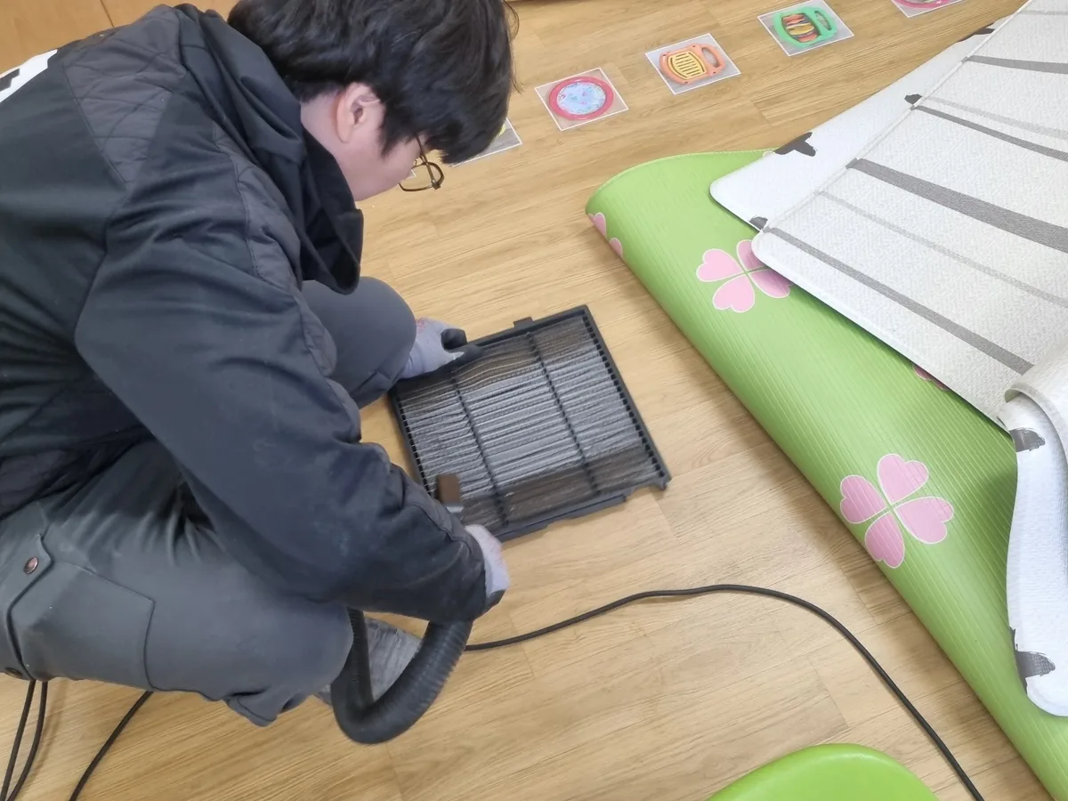 안성시 대덕면 놀이방 낮잠실 장비 주변 정밀 위생청소 사례 - 행진크린