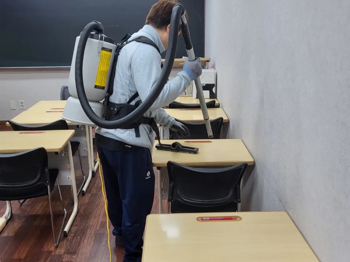 안성시 삼죽면 학원 좌석·책상 진공 바닥 위생청소 사례 - 행진크린
